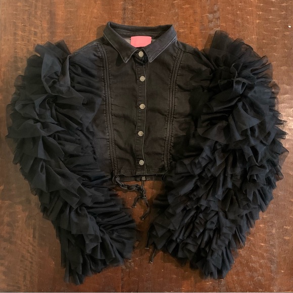 NWOT Azalea Wang Size 1X Black Highway To Hell Ruffle Arm Cropped Denim Jacket - Picture 11 of 11